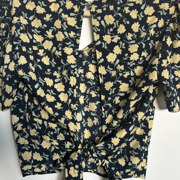 LUSH small floral crop top with tie and button clasp back - only worn once! - Picture 3 of 4